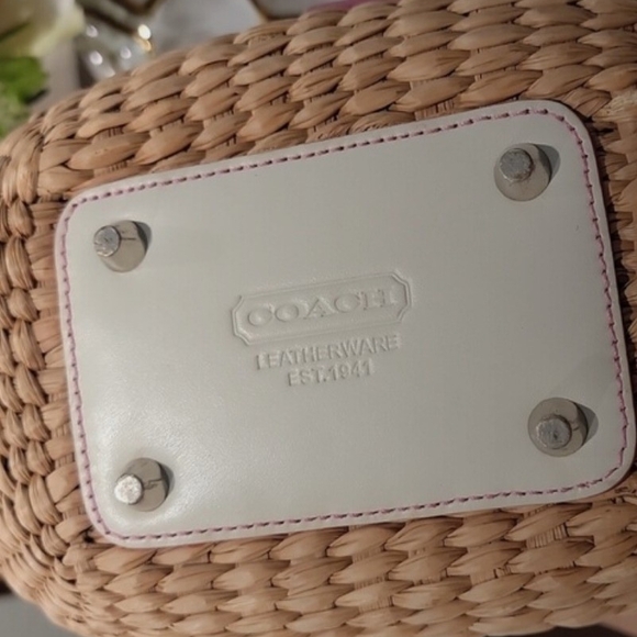 ✨️HOLDING FOR CUSTOMER✨️ Coach Tan and White Woven Tote Bag - Picture 6 of 8